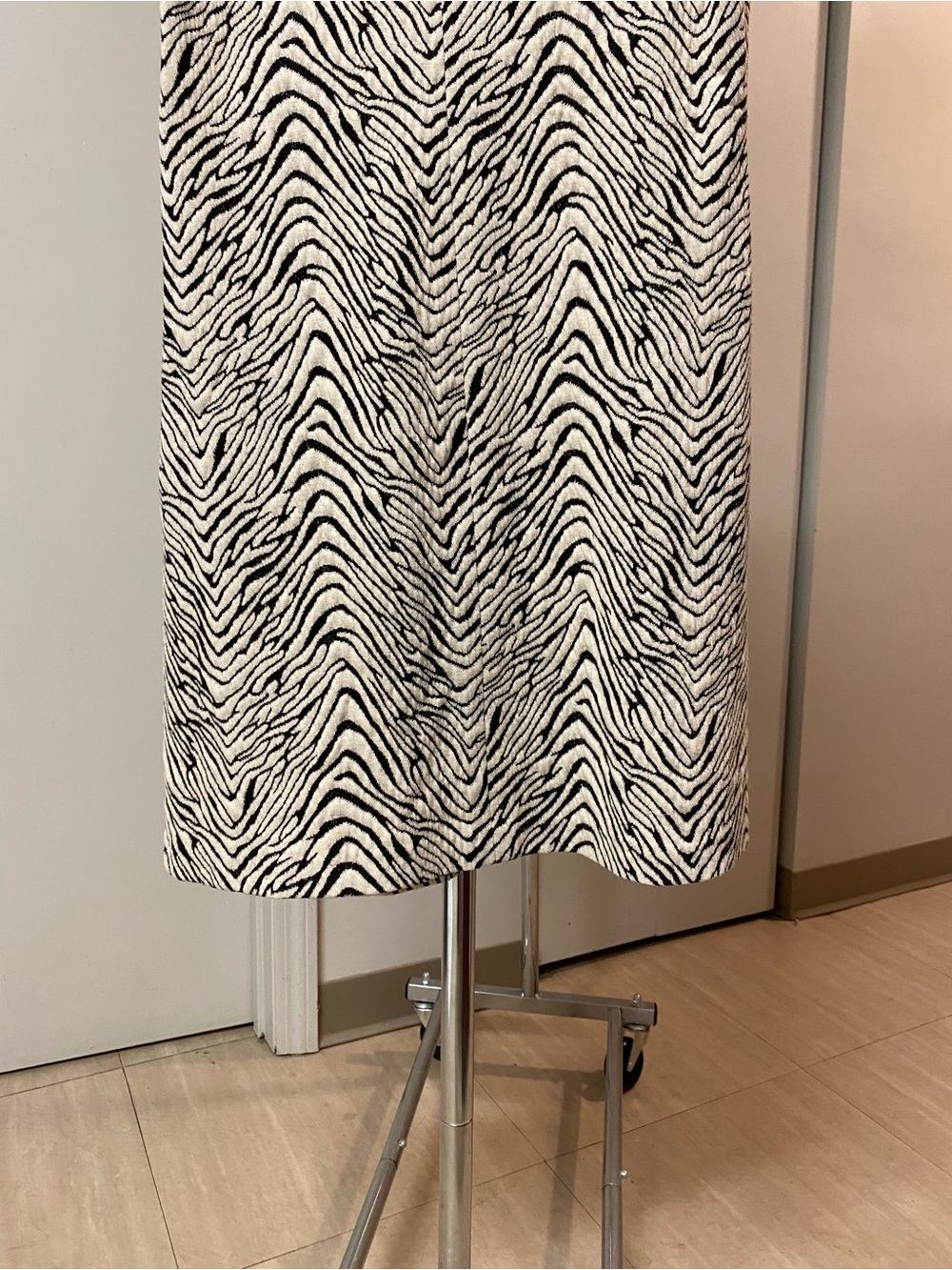 Calvin Klein Black and White Zebra Print Short Sleeve Dress - Picture 10 of 13